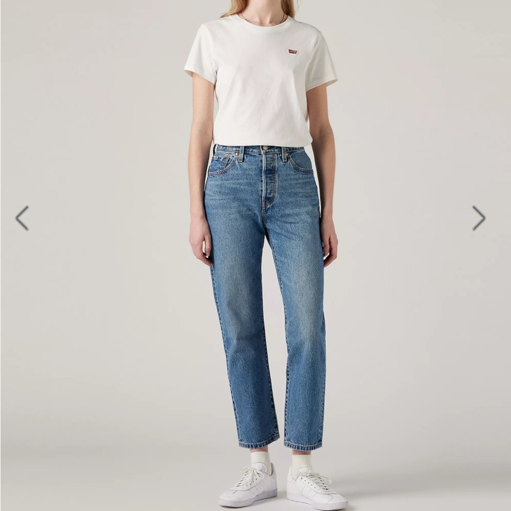 Levi’s 501 cropped medium wash 27x28